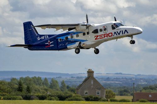 Zmodyfikowany przez ZeroAvia samolot Dornier 228 z napędem wodorowo-elektrycznym w jednym z pierwszych lotów testowych / Zdjęcie: ZeroAvia