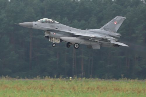 Pociski, które Polska zamierza zakupić posłużą do uzbrojenia samolotów wielozadaniowych F-16C/D Block 52+ (na zdjęciu) i prawdopodobnie F-35A i FA-50 / Zdjęcie: Bartosz Głowacki
