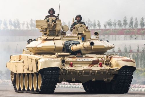 Amunicja krążąca CALM ma zostać zintegrowana z różnymi wozami bojowymi indyjskich wojsk lądowych, w tym czołgami T-72, T-90, bwp BMP-2 i innymi / Zdjęcie: X