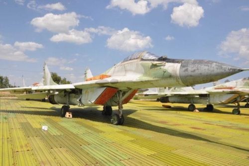 Astana poszukiwała nabywcy 117 wycofanych i długo składowanych samolotów, w tym MiG-31, MiG-29, MiG-27 i Su-24 / Zdjęcie: Kazspecexport