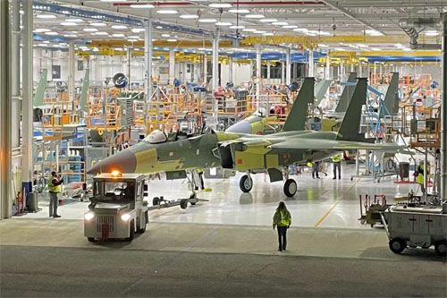 Zakup zakładów GKN Aerospace w Hazelwood umożliwi Boeingowi kontynuowanie produkcji wielozadaniowych myśliwców F-15EX / Zdjęcie: Boeing Defense