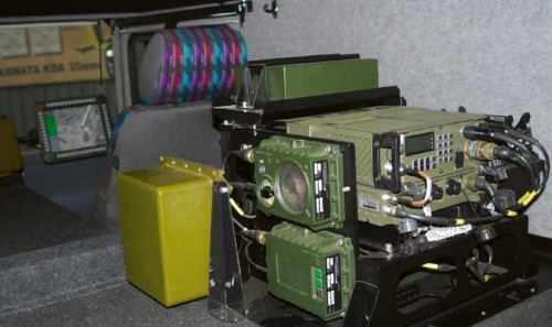 W  egzemplarzu dostarczonym WL zainstalowano najnowszą radiostację RRC-9311AP z  rodziny Fastnet, z partii wyprodukowanej pod koniec 2006