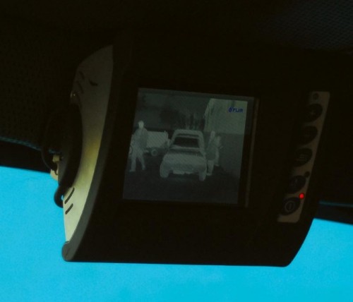 W prototypie Tura zainstalowano kamerę produkcji FLIR, pozwalającą na obserwację terenu przed pojazdem zarówno w dzień, jak i w nocy. Jest to kamera używana w transporterach Stryker. Była oferowana także dla doposażenia Rosomaków, ale wybrano rozwiązanie rodem z PCO. Jest to oferta opcjonalna dla Tur i innych pojazdów AMZ-Kutno