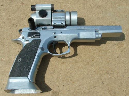 Pistolet CZ kalibru .40SW stworzony i tuningowany do klasy Open / Zdjęcie Zibi