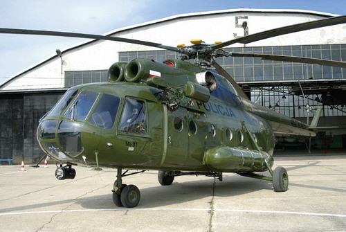 Zmodernizowany śmigłowiec Mi-8T. W ramach przeprowadzonych prac zabudowano dodatkową wciągarkę o udźwigu 270 kg, reflektor olśniewający NightSun SX-16, oraz światła pozycyjne wykonane w oparciu o technikę LED