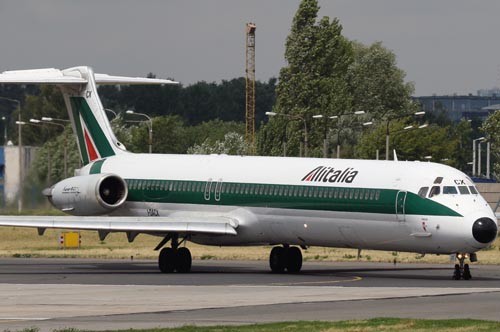 MD-82 to najpopularniejszy typ samolotu we flocie włoskiego przewoźnika. Głównie samoloty tego typu będą wycofywane z użycia w ramach programu restrukturyzacyjnego, są bowiem mniej ekonomiczne od nowych konstrukcji