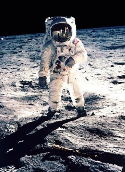 </span>Buzz Aldrin - uczestnik misji Apollo 11 - na powierzchni Księżyca. Po decyzji prezydenta Baracka Obamy, do grona amerykańskich astronautów, którzy postawili swoją stopę na Srebrnym Globie nie dołączą już następne osoby / Zdjęcie: NASA