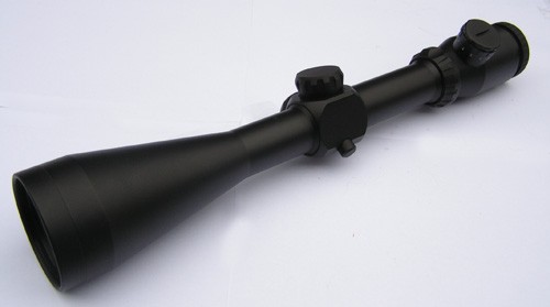 Celownik IOR 4-14x56 to typowa optyka myśliwska dedykowana dla ambitnych strzelców. Pozwala na celne strzelania do małych celów, na przykład lisa, jak również sprawdzi się przy sportowych strzelaniach długodystansowych. Masa 0,9 kg, długość 385 mm /Zdjęcie: Marek Czerwiński