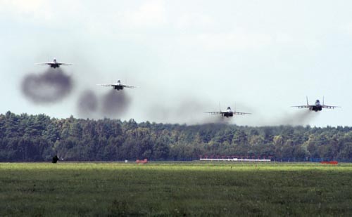 Powrót z misji  polsko-słowackiego klucza MiGów-29 / Zdjęcie: Andrzej Wrona