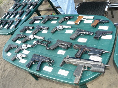 Część kolekcji broni krótkiej i pistoletów maszynowych. Można postrzelać z Raka, Glauberyta i Pepeszy, a niedługo również z Thompsona, Stena i Uzi
