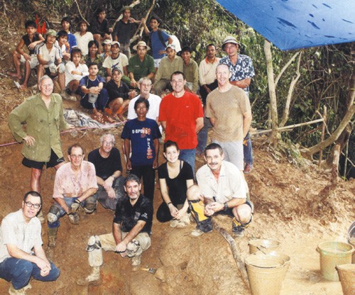 Zespół poszukiwawczy w dniu zakończenia wykopalisk. Lipiec 2009