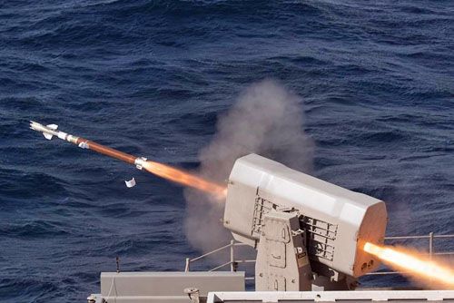 ESSM wystrzeliwany z wyrzutni zainstalowanej na pokładzie lotniskowca USS Gerald R. Ford (CVN 78) w czasie prób kwalifikacyjnych w kwietniu 2021 / Zdjęcie: US MoD
