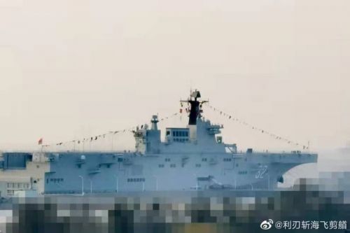 Okręt desantowy-dok Guangxi (32) został zwodowany w kwietniu 2020 / Zdjęcie: Twitter