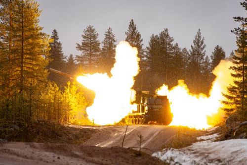 Amunicja ER GMLRS o zasięgu 150 km uzupełni używane przez Finów pociski GMLRS o zasięgu 70 km / Zdjęcie: MO Finlandii