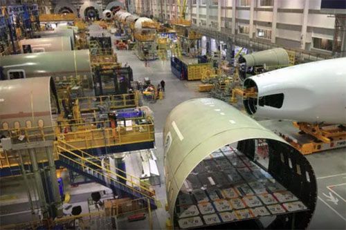 Montaż komponentów samolotów pasażerskich Boeing 787 ma teraz odbywać się teraz pod ścisłą kontrolą inspektorów FAA / Zdjęcie: Boeing