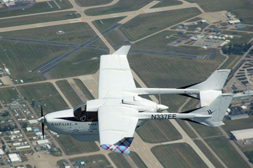 Zmodyfikowany samolot Cessna Skymaster EEL z napędem hybrydowo-elektrycznym w rekordowym locie / Zdjęcie: Ampaire