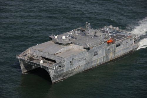 USNS Apalachicola, podobnie do innych okrętów typu Spearhead jest oparty na komercyjnym projekcie jednostki w układzie katamarana / Zdjęcie: Austal USA