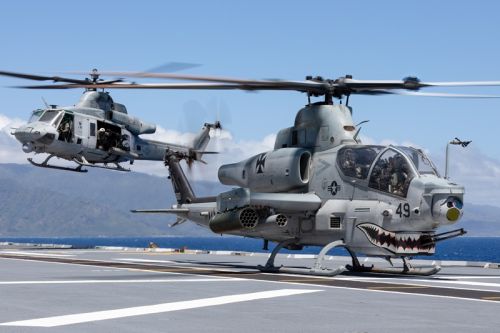 Wojska lotnicze Czech odbiorą ogółem 20 amerykańskich śmigłowców: 10 wielozadaniowych UH-1Y Venom i 10 uderzeniowych AH-1Z Viper / Zdjęcie: MO Australii