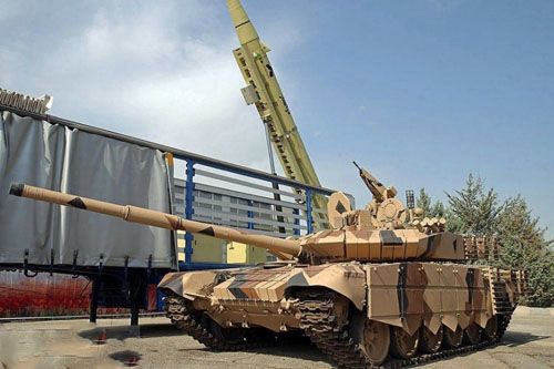 Irański czołg Karrar prezentowany na wystawie osiągnięć armii irańskiej / Zdjęcie: Mizan