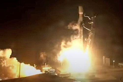 Rakieta nośna Falcon 9 startuje z satelitami Starlink Group 3-4, baza Vendenberg w Kalifornii, 31 sierpnia 2022, 05:40 UTC / Zdjęcie: SpaceX