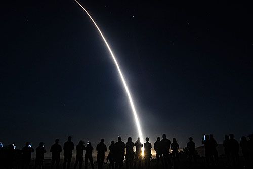 Międzykontynentalna rakieta balistyczna Minuteman III startuje do lotu testowego z bazy Vandenberg, 7 września 2022, 1:13 PDT / Zdjęcie: US Air Force – Airman 1st Class Ryan Quijas