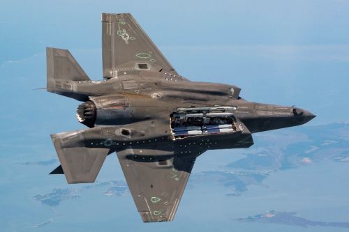Ostatnie zrzuty StormBreaker z F-35 przeprowadzono przy prędkości lotu nosiciela Ma0,9 – największej jaką udało się dotychczas osiągnąć / Zdjęcie: Raytheon