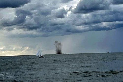 Gubernator Sewastopola poinformował o detonacji na Morzu Czarnym w pobliżu miasta. Nieoficjalne źródła mówią o zniszczeniu ukraińskiego bezzałogowca, inne o wybuchu miny / Zdjęcie: Twitter