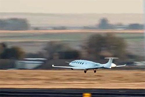 Całkowicie elektryczny samolot pasażerski Eviation Alice wzbija się do pierwszego lotu z lotniska w Moses Lake / Zdjęcie: Eviation Aircraft