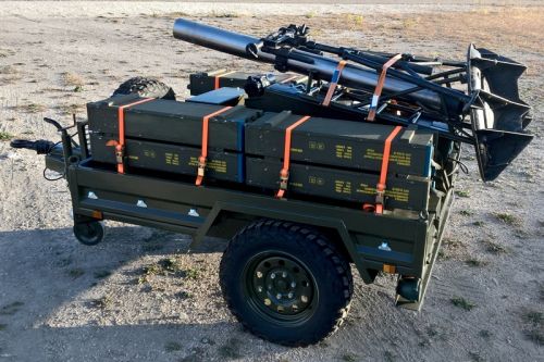 Zamówione moździerze EXPAL 120-MX2-SM są transportowane na przyczepie, na której przewożony jest zapas 16 granatów kal. 120 mm / Zdjęcie: MO Litwy