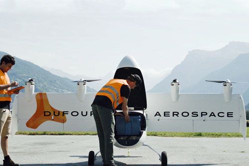 Prototyp bezzałogowego samolotu Aero2 w czasie testów na lotnisku Dübendorf koło Zurychu / Zdjęcie: Dufour Aerospace