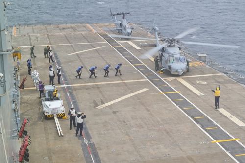 Na pokładzie TCG Anadolu wylądowały śmigłowce S-70 i AH-1W / Zdjęcie: MO Turcji
