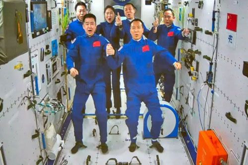 6 tajkonautów na pokładzie chińskie stacji kosmicznej / Zdjęcie: Twitter