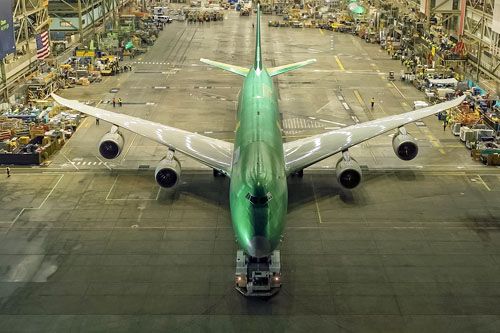 Ostatni Boeing 747 opuszcza halę montażową zakładów w Everett / Zdjęcie: Boeing – Paul Weatherman