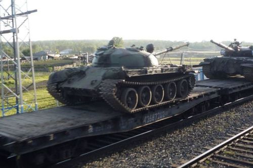 Część czołgów T-62 przywracanych do służby jest wyposażana w nowe systemy celownicze / Zdjęcie: Twitter