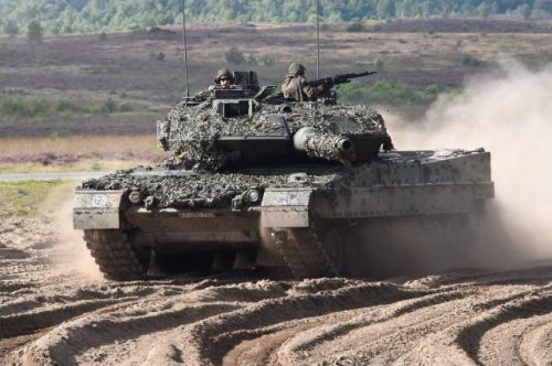 Leopardy 2A7 miałyby zastąpić eksploatowane przez Włochów czołgi C1 Ariete / Zdjęcie: KMW