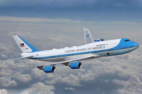 Nowy projekt malowania samolotów Next Air Force One zaprezentowany 10 marca 2023 przez US Air Force. Kolorystyka jest bardzo zbliżona do obecnie stosowanej w samolotach amerykańskich prezydentów / Ilustracja: USAF