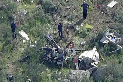 Szczątki śmigłowca Bell 407GXP, który rozbił się na bezludnym obszarze w rejonie skrzyżowania dróg Chastity i Pusar View w hrabstwie Perris / Zdjęcie: Twitter – abc7eyewitness