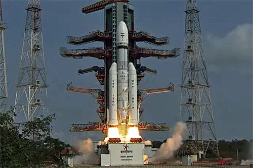 Rakieta nośna LVM3 startuje z 36 satelitami sieci OneWeb / Zdjęcie: ISRO