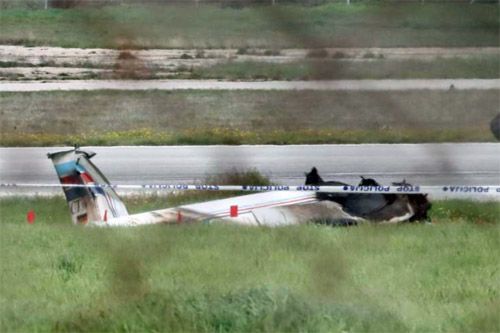 Wrak samolotu Flight Design CTSW, który rozbił się podczas startu z lotniska w Puli / Zdjęcie: Twitter – Bobo