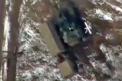 Rosyjska amunicja krążąca Łanciet na chwilę przed trafieniem w haubicę samobieżną Krab