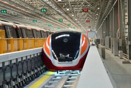 Prototypowy skład pociągu zaprojektowanego przez CRRC Changchun podczas pierwszych testów poduszki elektromagnetycznej z wysokotemperaturowymi magnesami nadprzewodzącymi / Zdjęcie: Twitter