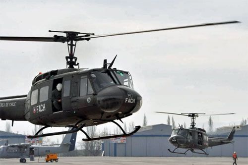 Śmigłowce Bell UH-1H z 9. Grupy Lotniczej FACh / Zdjęcie: FACh