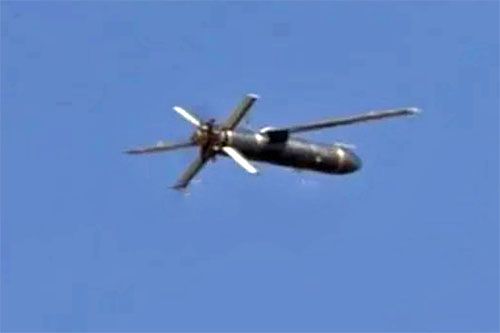 Samobójczy bezzałogowiec Me'raj 532 w locie testowym / Zdjęcie: Twitter – IRGC