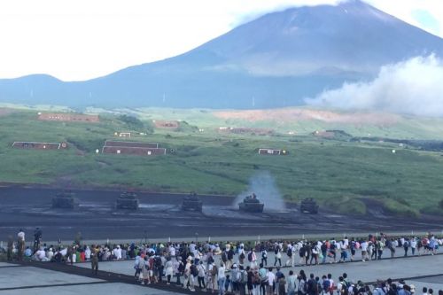 Ćwiczenia Fuji Firepower Review odbywają się u podnóża góry Fudżi od 1961 / Zdjęcie: Twitter