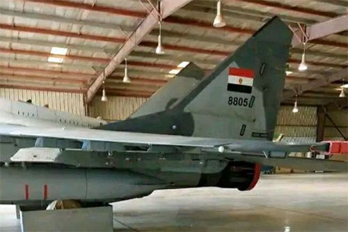 Jeden z egipskich myśliwców MiG-29 przechwyconych przez Siły Szybkiego Wsparcia na lotnisku Maravi