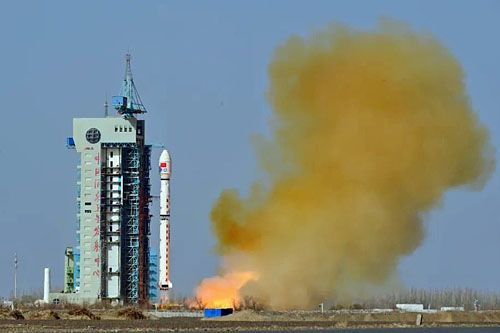 Rakieta nośna CZ-4B Y51 z satelitą meteorologicznym FY-3G startuje z ośrodka kosmicznego Jinquan / Zdjęcie: CASC