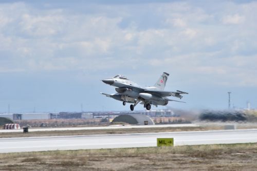 Unowocześnienie awioniki posiadanych samolotów F-16 stanowi jedynie fragment planowanego programu modernizacji tureckich wojsk lotniczych / Zdjęcie: MO Turcji