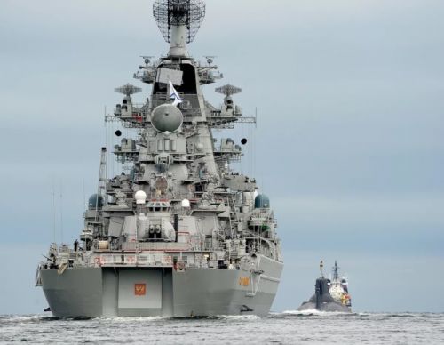 Wśród powodów możliwego wycofania krążownika Piotr Wielkij jest wiek okrętu i wysokiego koszty utrzymania oraz modernizacji / Zdjęcie: Twitter