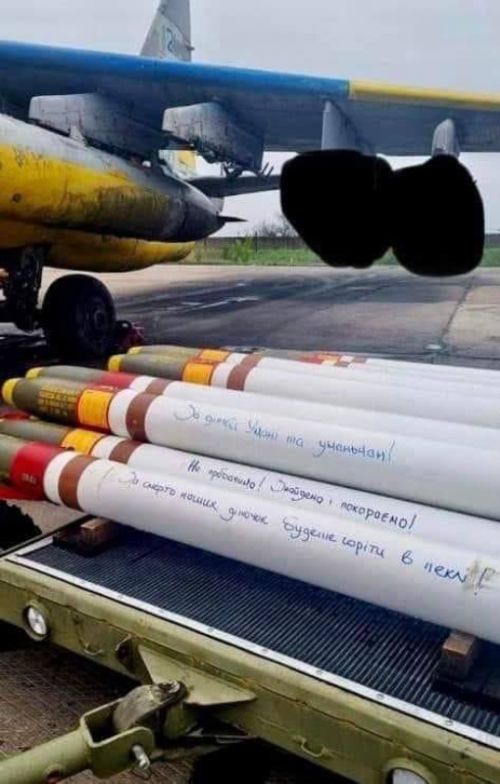 Nie ujawniono w jakich wyrzutniach npr Zuni są przenoszone przez Su-25 / Zdjęcie: Twitter