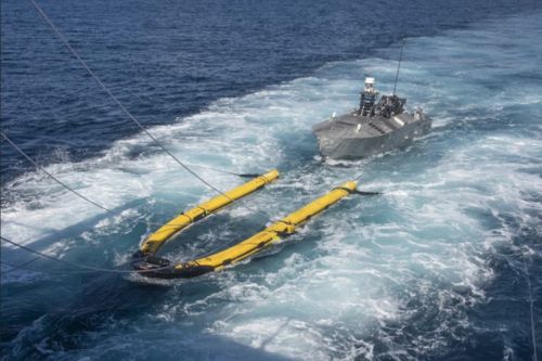 Pojazd nawodny MCM USV z zestawem sonarowym AN/AQS-20 wchodzące w skład modułu zadaniowego do zwalczania min MCM MP / Zdjęcie: NAVSEA